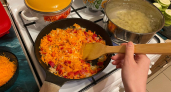 Вот так жарят лук для супа и зажарки вкусно и правильно: 3 щепотки и 5 хитростей - будет золотистым, душистым, красивым