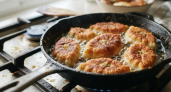 Беру кефир и яйца - выходит настоящая вкуснятина: рецепт пирожков-минутки, жарю быстрее чем закипает чайник