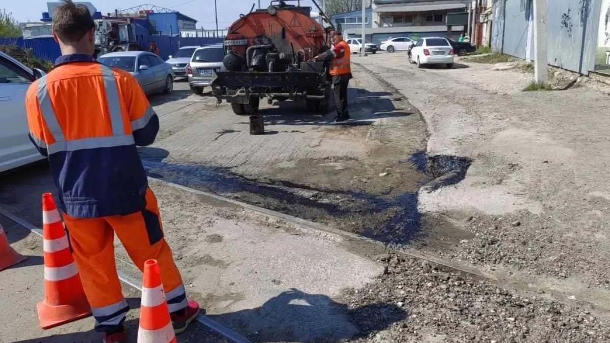 В одном из городов Владимирской области после проверки прокуратуры начали ремонт разбитых дорог