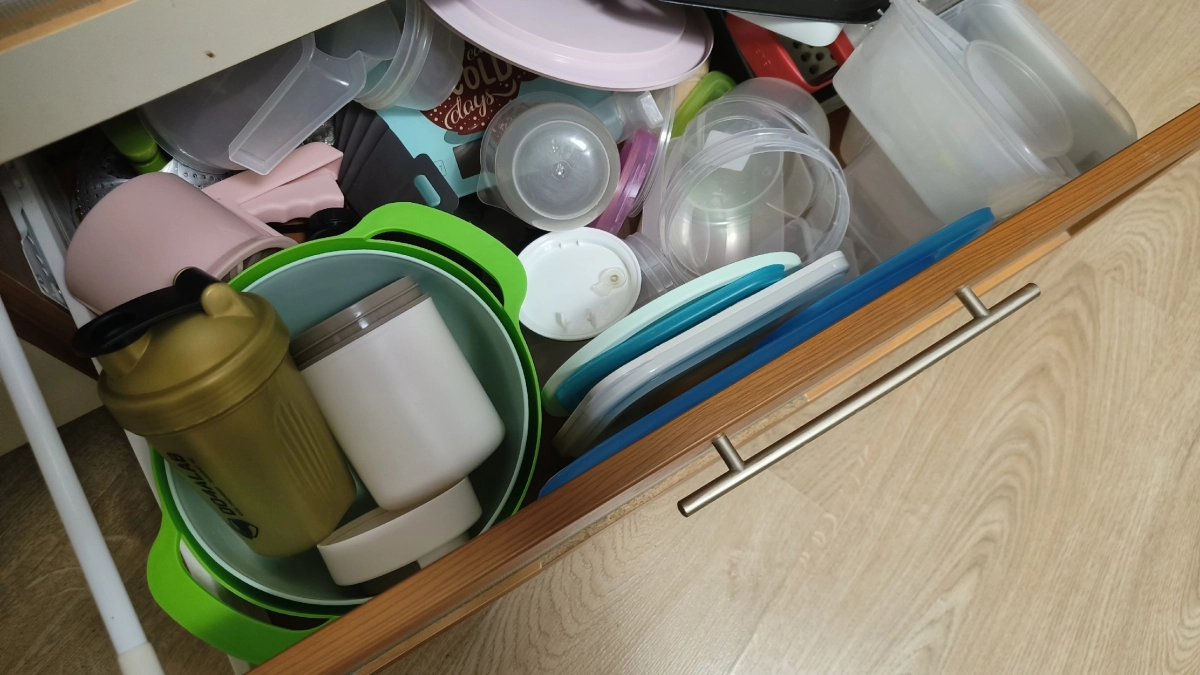 Мыть пластиковые контейнеры после продуктов больше не модно: хитрые хозяйки ухаживают за ними по-другому
