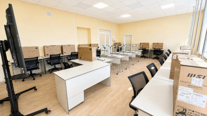 В одной из школ Александровского округа обновляют кабинет информатики 
